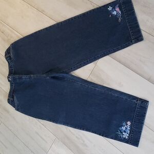 DISNEY EMBROIDERED CROPPED JEANS NWOT